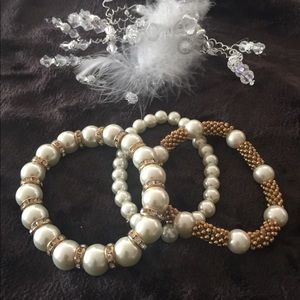 Set of three pearl and gold tone stretch bracelets